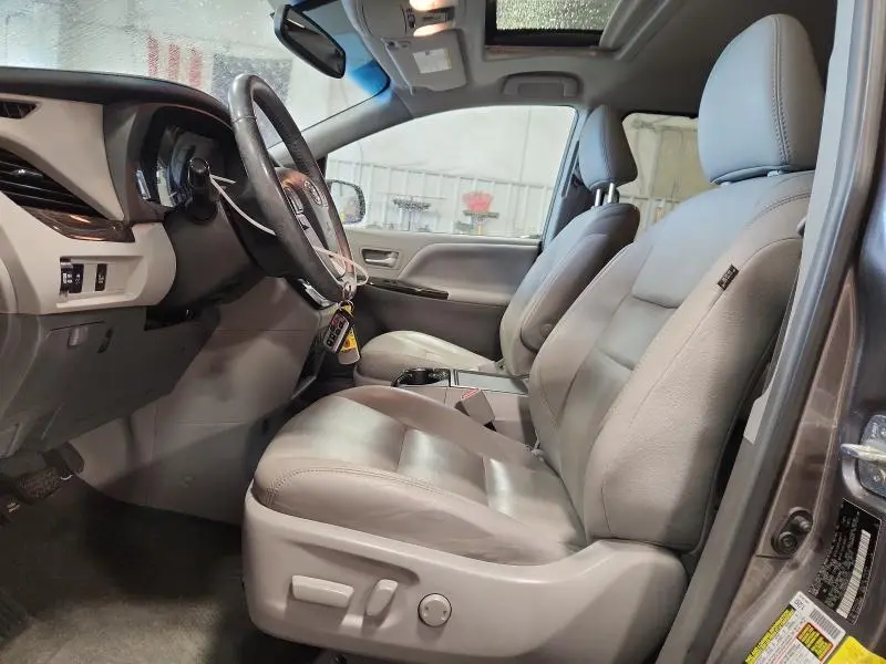 2017 TOYOTA SIENNA XLE 8-PASSENGER  