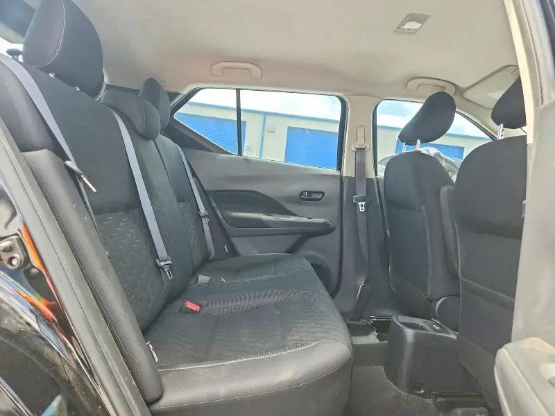 2021 NISSAN KICKS S  