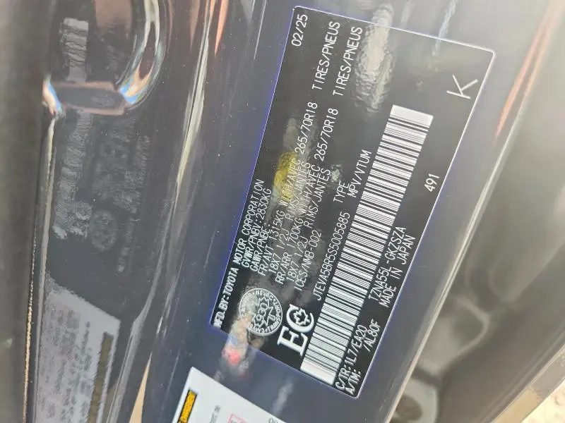 2025 TOYOTA 4RUNNER SR5  