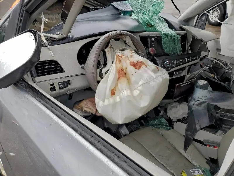 2012 TOYOTA SIENNA XLE  