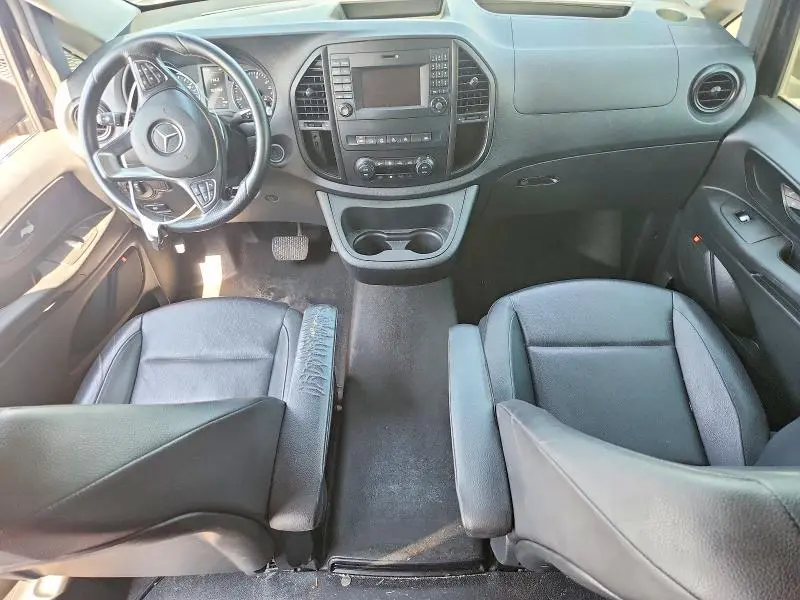 2017 MERCEDES-BENZ METRIS   