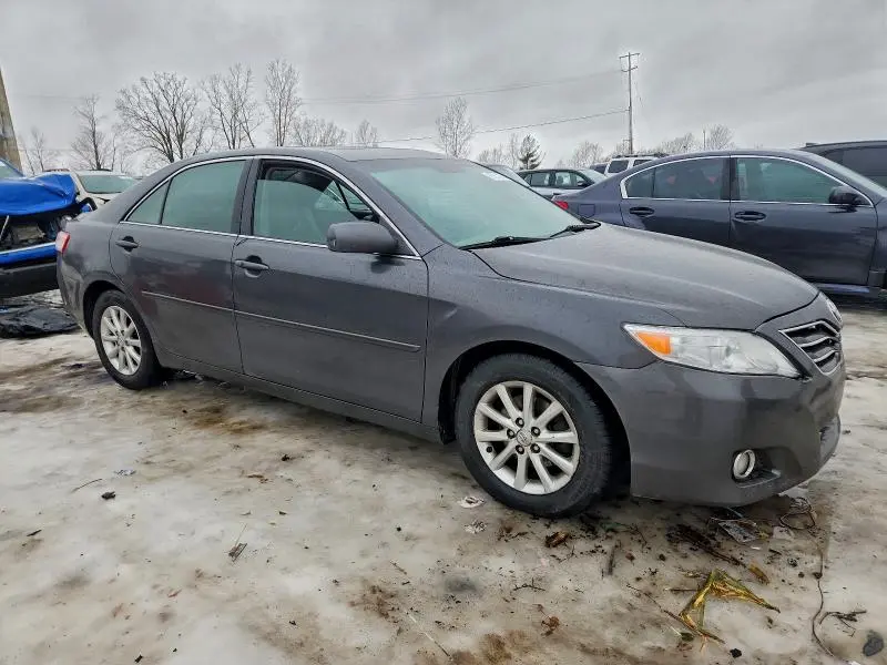 2011 TOYOTA CAMRY SE  