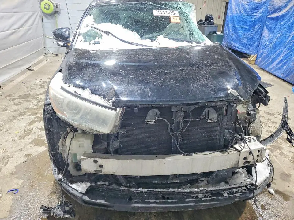 2016 TOYOTA HIGHLANDER XLE  