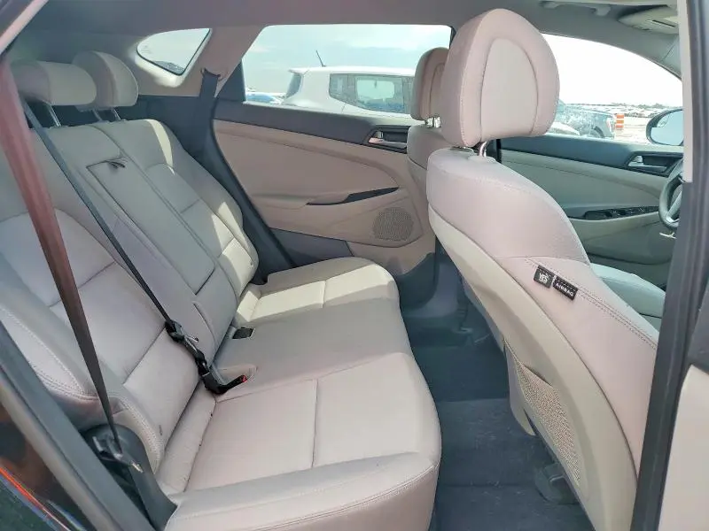 2018 HYUNDAI TUCSON SE  