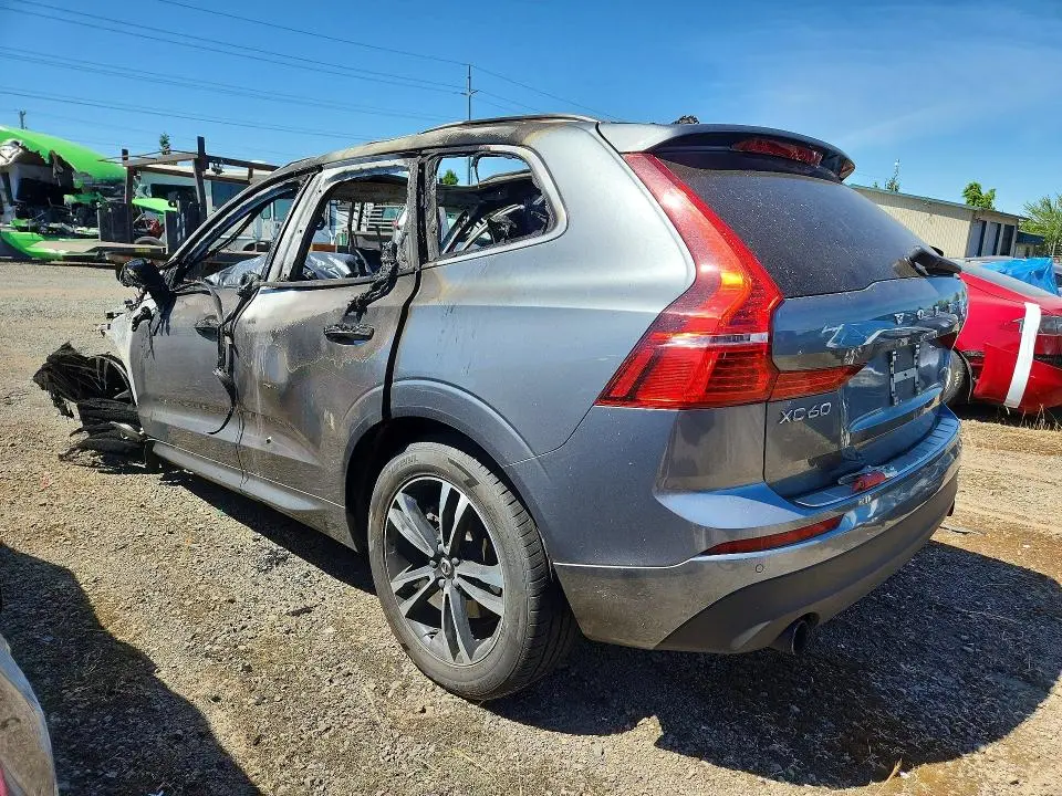 2020 VOLVO XC60 T6 MOMENTUM  