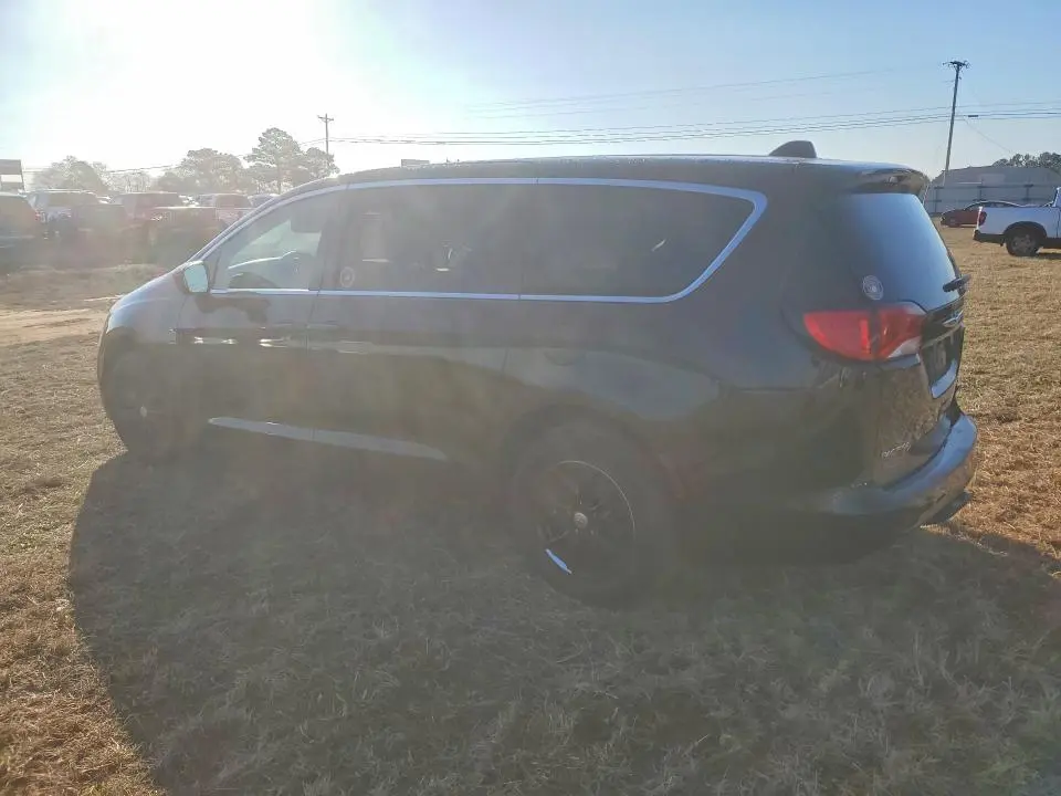 2017 CHRYSLER PACIFICA LX  