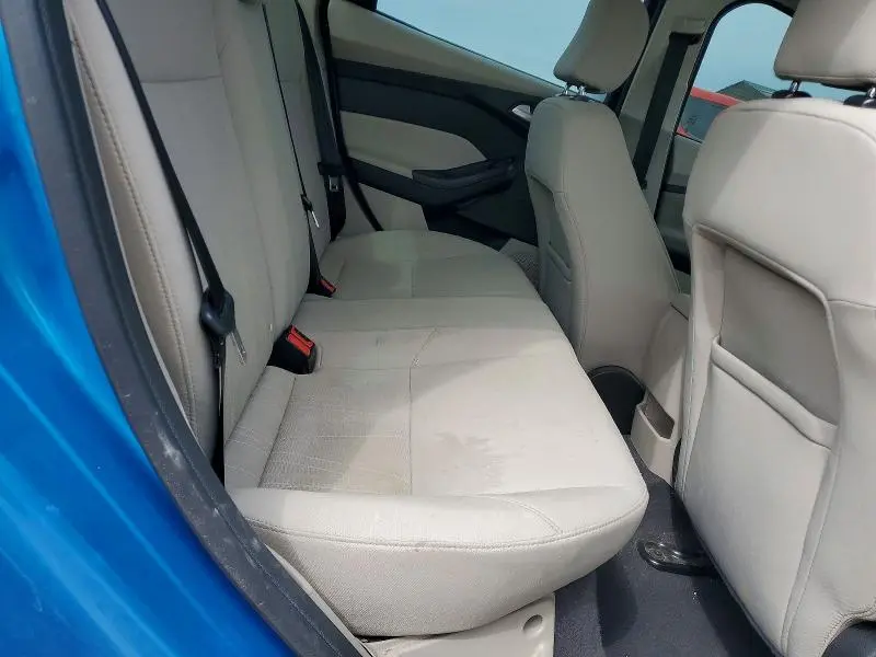 2015 FORD FOCUS SE  