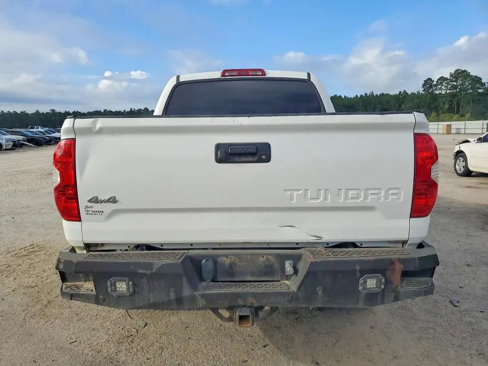 2018 TOYOTA TUNDRA CREWMAX SR5  