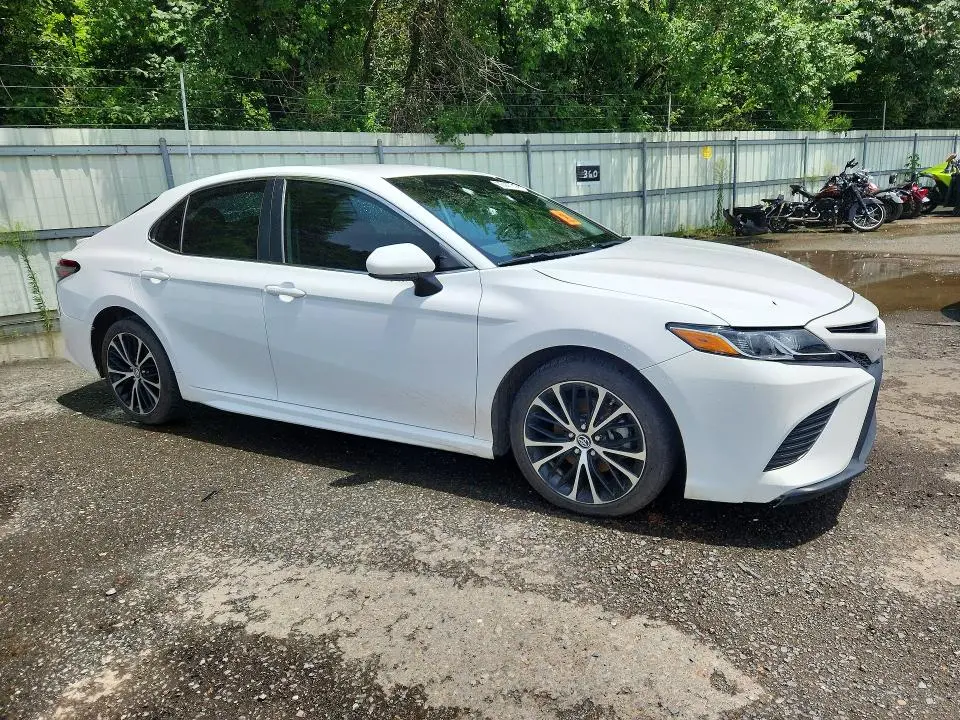 2019 TOYOTA CAMRY SE  