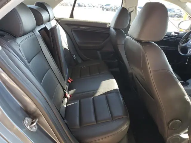 2010 VOLKSWAGEN JETTA SE  
