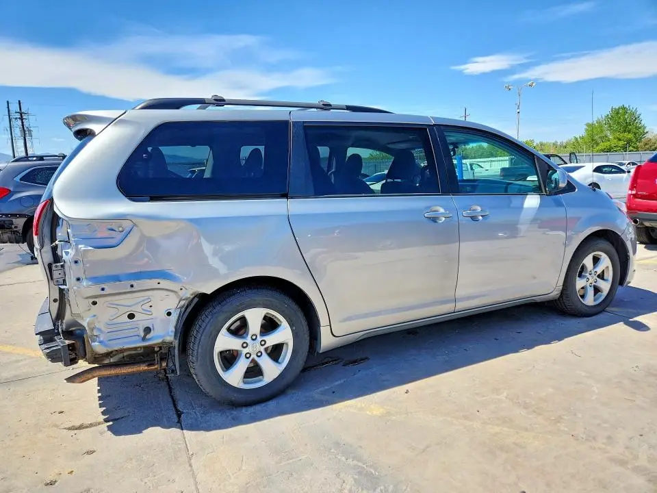 2013 TOYOTA SIENNA LE  