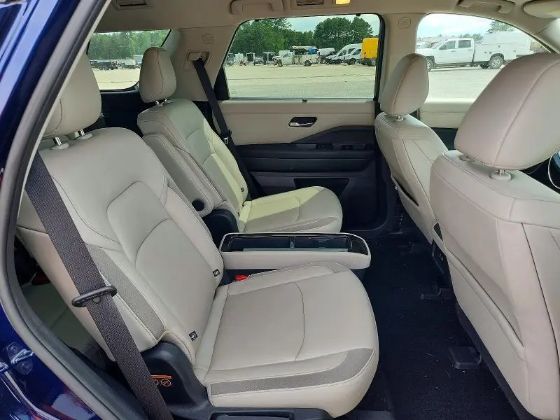 2022 NISSAN PATHFINDER SL  