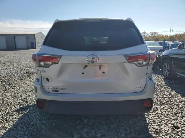 2016 TOYOTA HIGHLANDER LE  