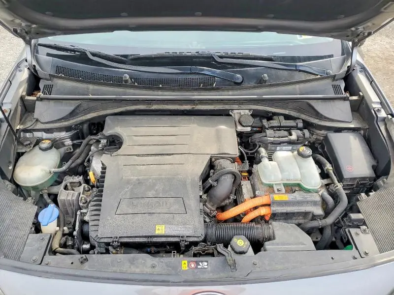 2017 KIA NIRO LX  