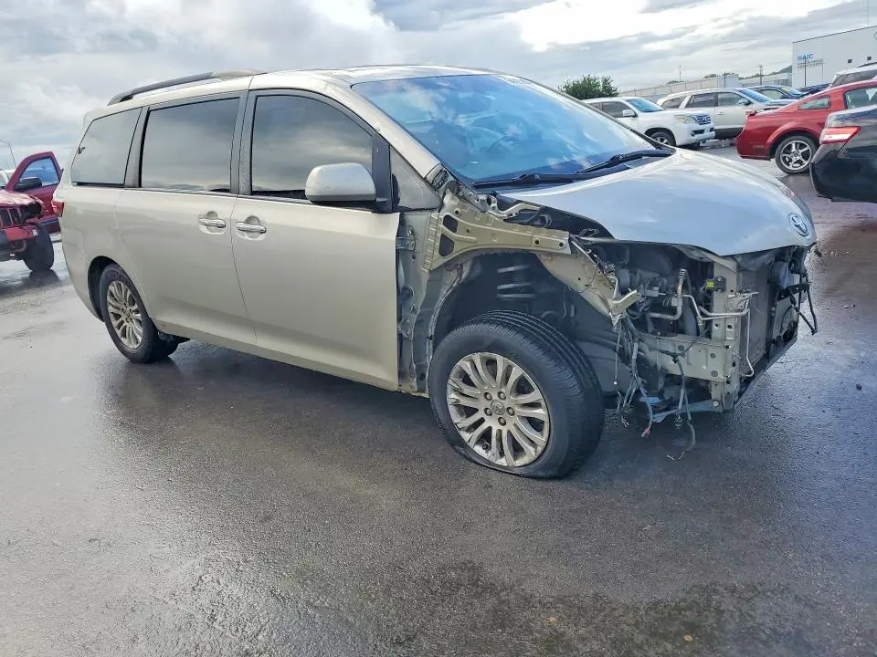 2017 TOYOTA SIENNA XLE 8-PASSENGER  