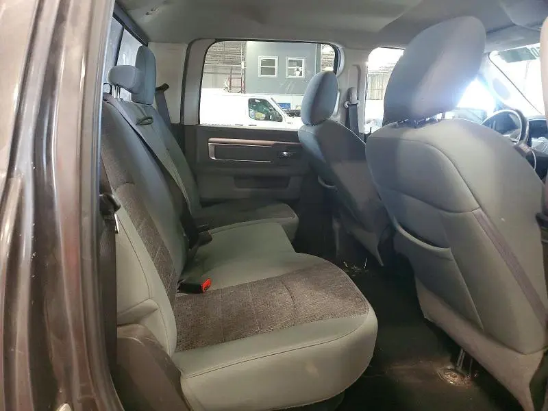 2018 RAM 1500 SLT  