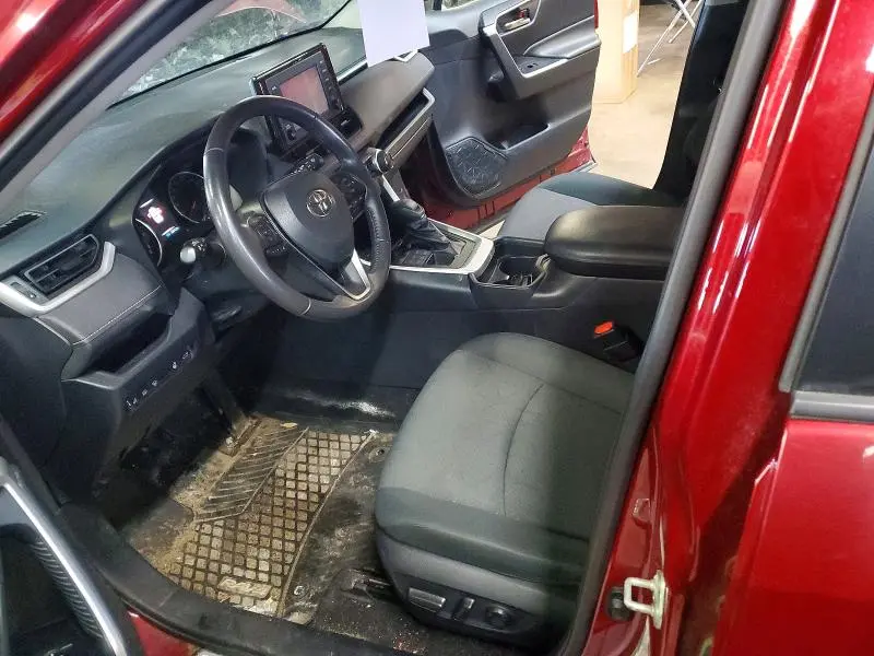 2019 TOYOTA RAV4 XLE  