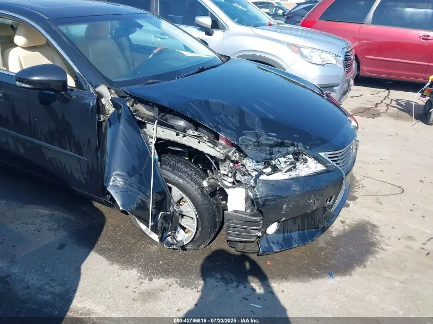 2013 LEXUS ES 300H  