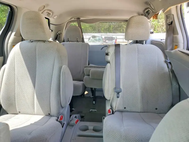 2011 TOYOTA SIENNA   