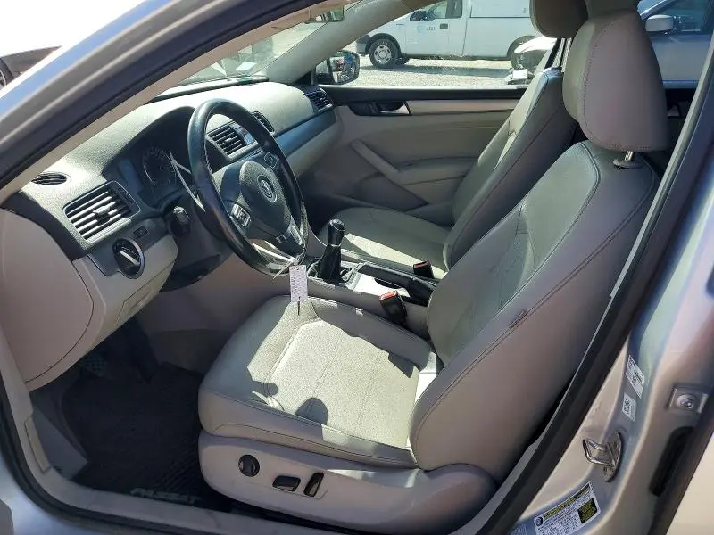 2015 VOLKSWAGEN PASSAT SE  
