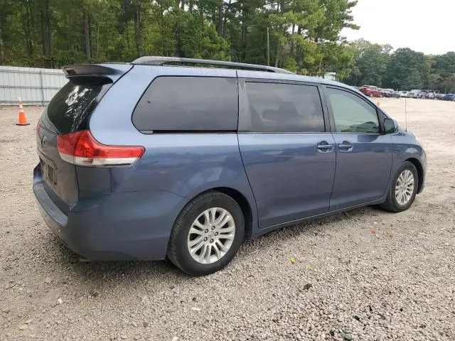 2014 TOYOTA SIENNA XLE  