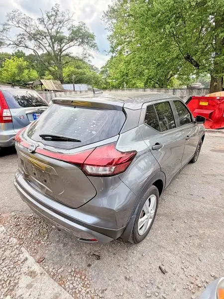 2021 NISSAN KICKS S  