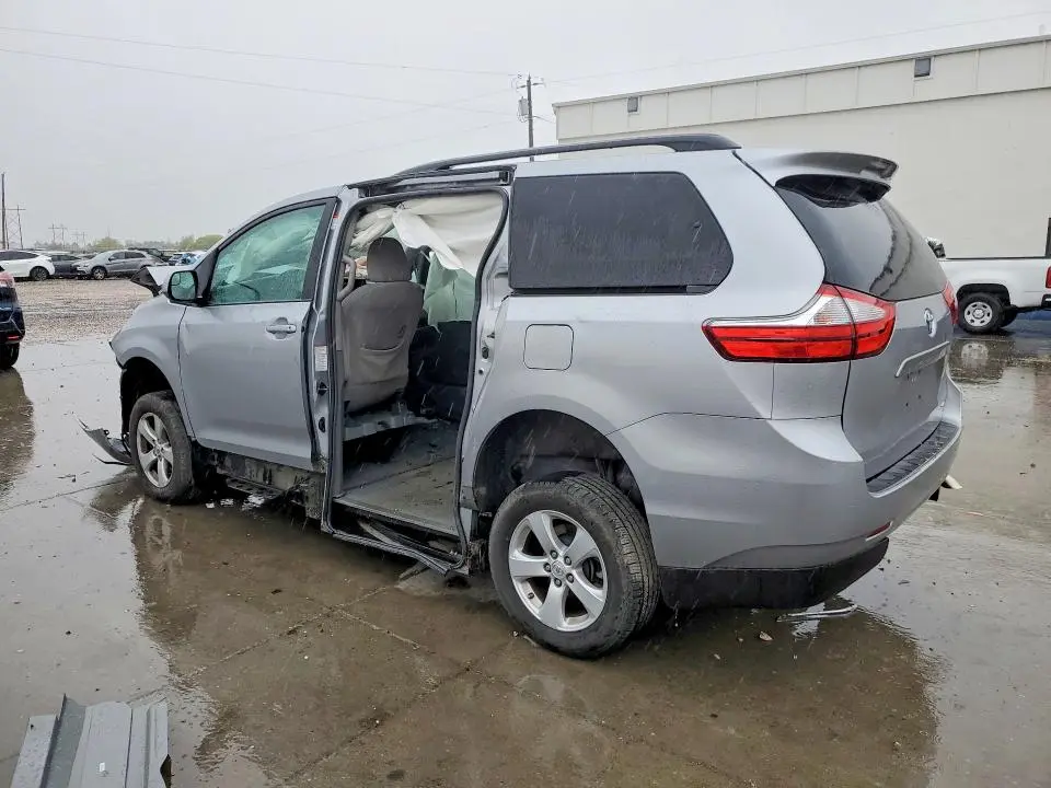 2015 TOYOTA SIENNA LE  
