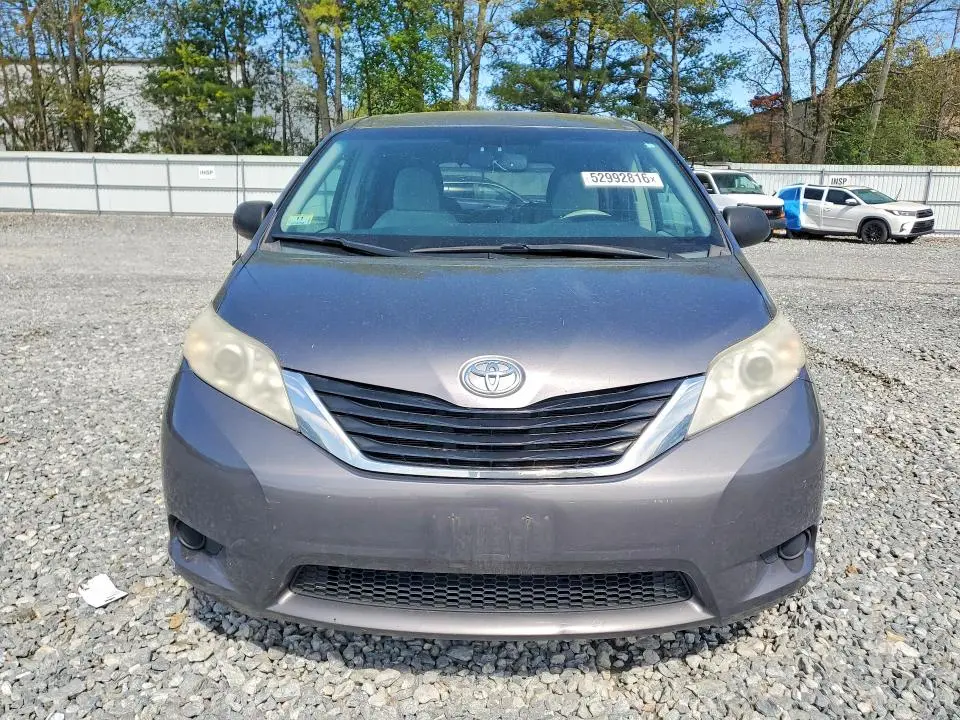2011 TOYOTA SIENNA LE  