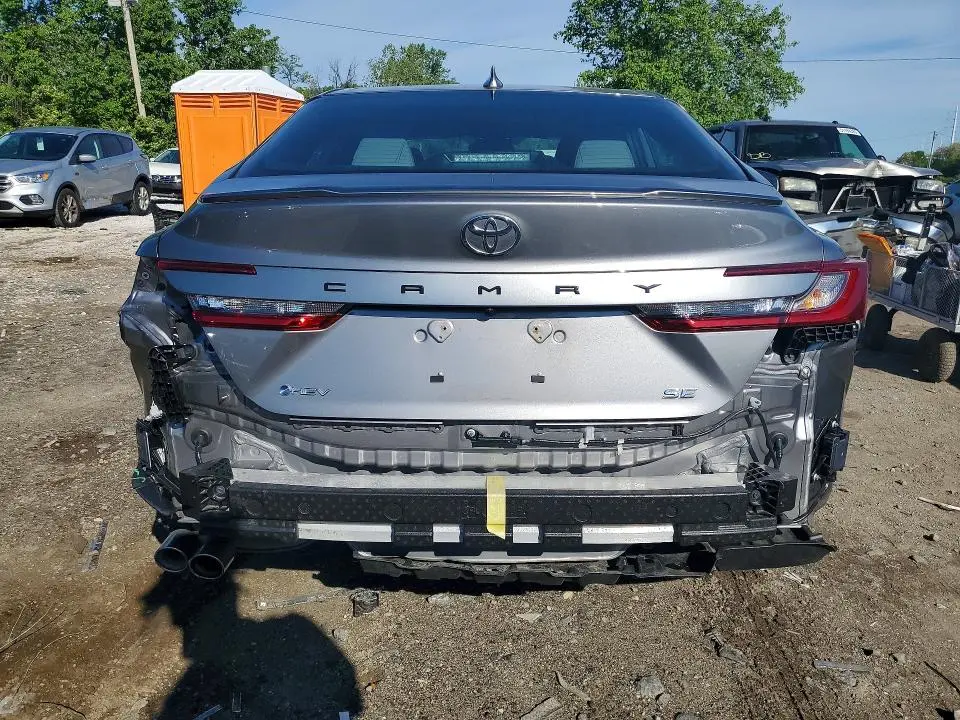 2025 TOYOTA CAMRY SE  