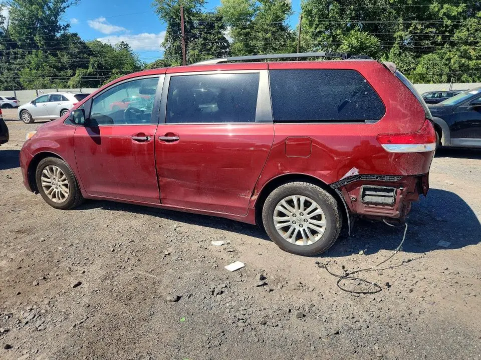 2012 TOYOTA SIENNA XLE 8-PASSENGER  