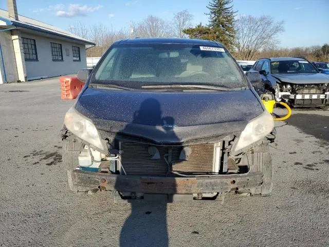 2011 TOYOTA SIENNA LE  