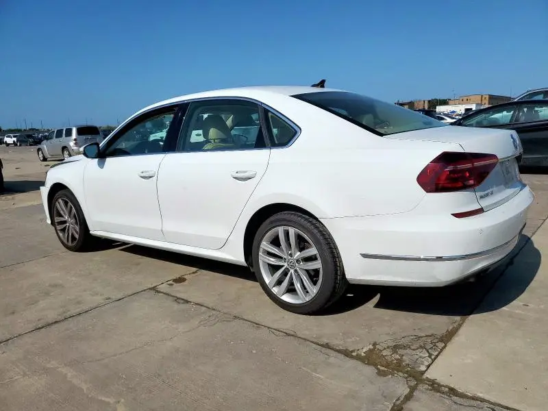 2018 VOLKSWAGEN PASSAT SE  