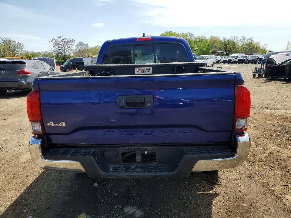 2022 TOYOTA TACOMA SR5  