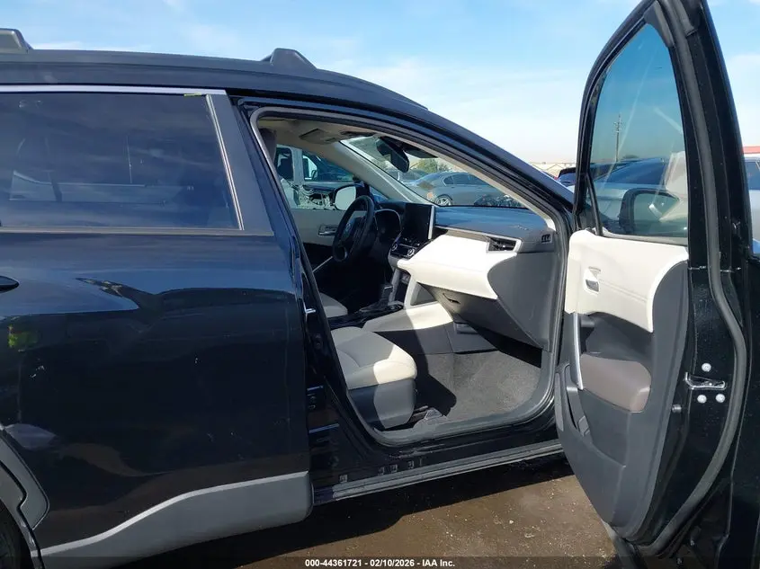 2024 TOYOTA COROLLA CROSS XLE