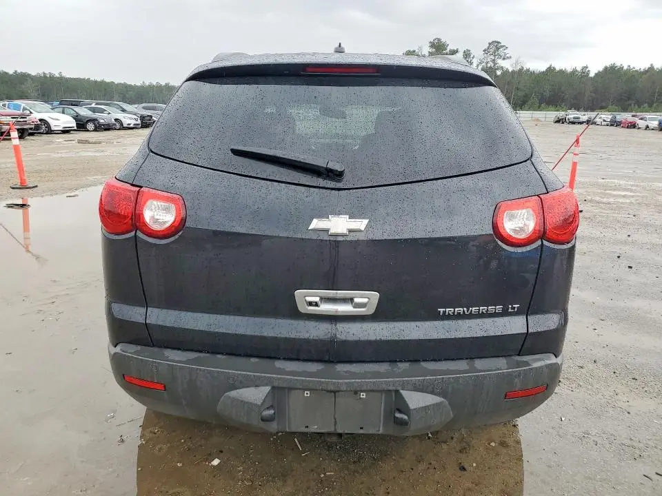 2011 CHEVROLET TRAVERSE LT  