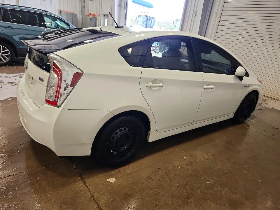 2015 TOYOTA PRIUS THREE  