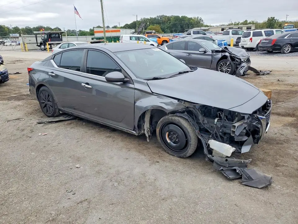 2022 NISSAN ALTIMA SV  