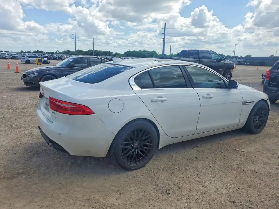 2017 JAGUAR XE PRESTIGE  