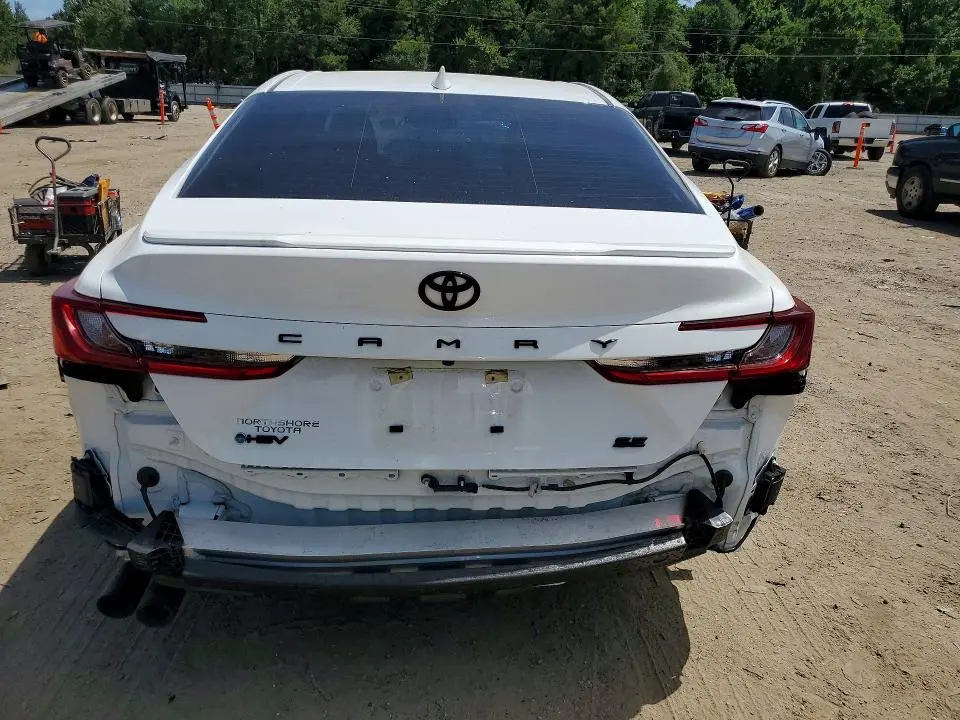 2025 TOYOTA CAMRY SE  