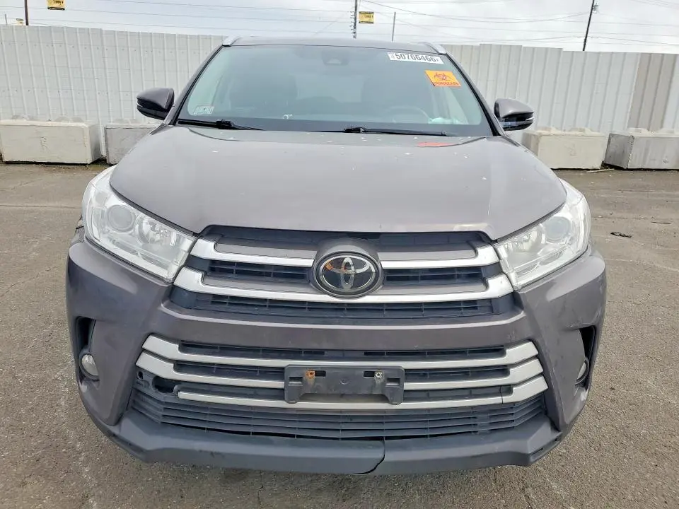 2019 TOYOTA HIGHLANDER XLE  