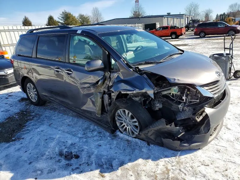 2017 TOYOTA SIENNA   