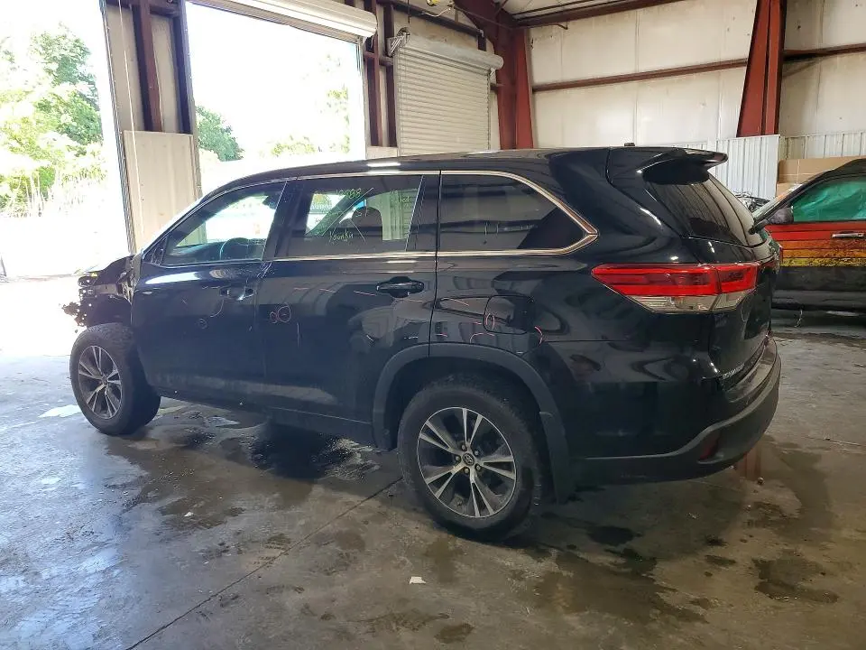 2018 TOYOTA HIGHLANDER LE  