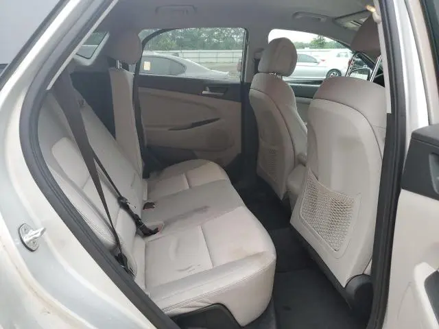 2018 HYUNDAI TUCSON SE  