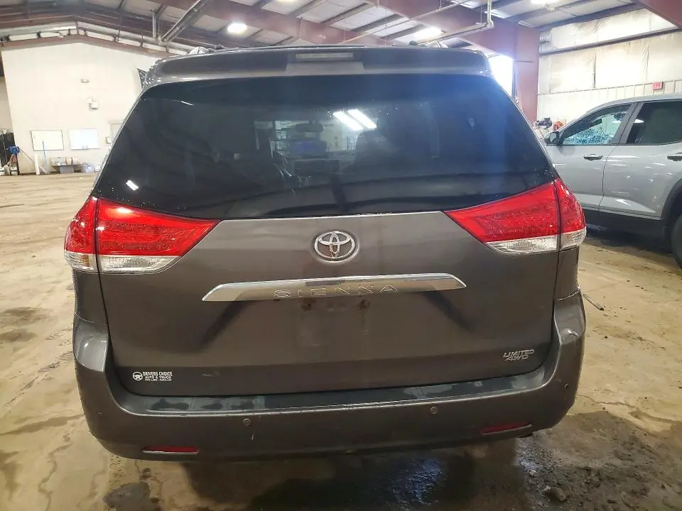 2011 TOYOTA SIENNA XLE 7-PASSENGER  