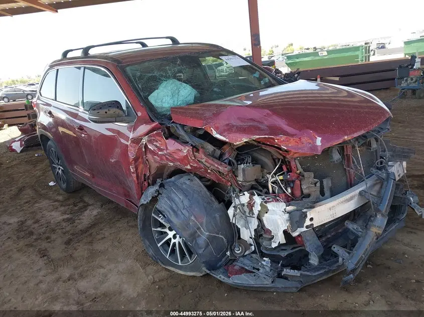 2017 TOYOTA HIGHLANDER SE