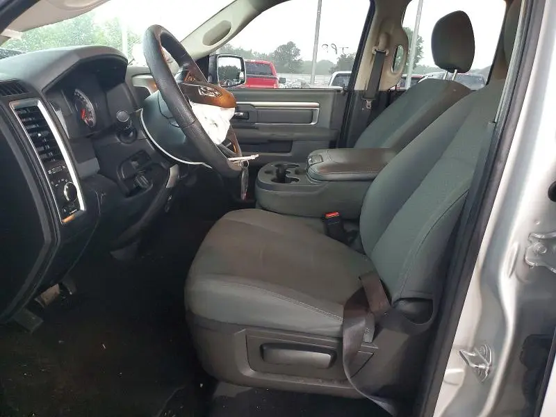 2016 RAM 1500 SLT  
