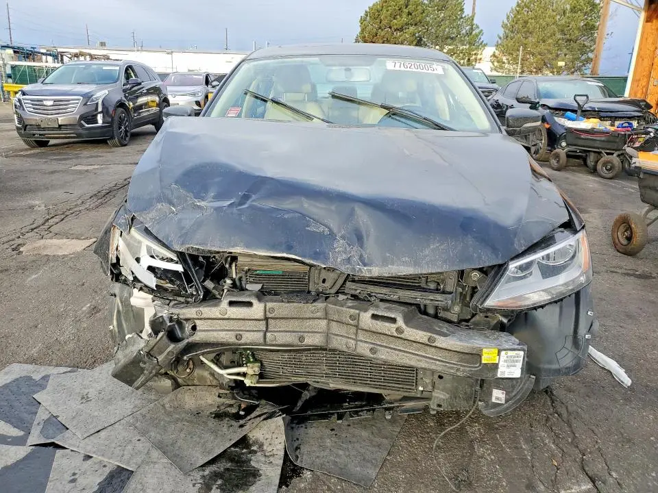 2013 VOLKSWAGEN JETTA SE  