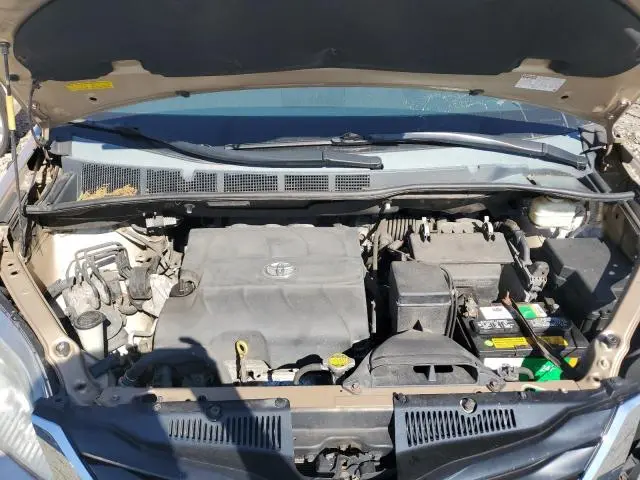 2013 TOYOTA SIENNA LE  