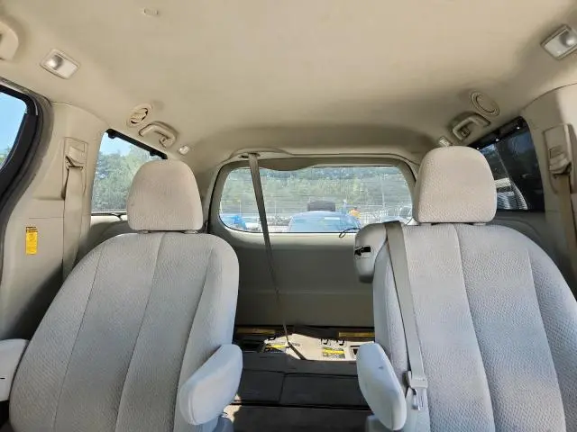 2014 TOYOTA SIENNA LE  