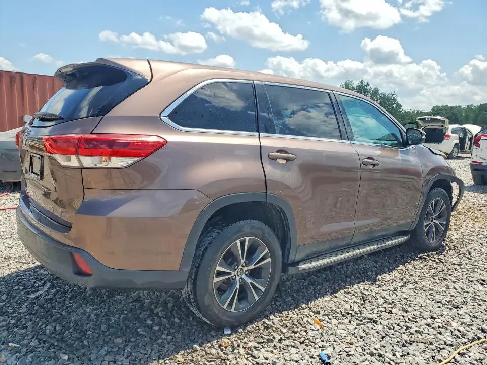 2019 TOYOTA HIGHLANDER LE  